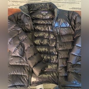 Patagonia goosedown puff jacket men’s size small